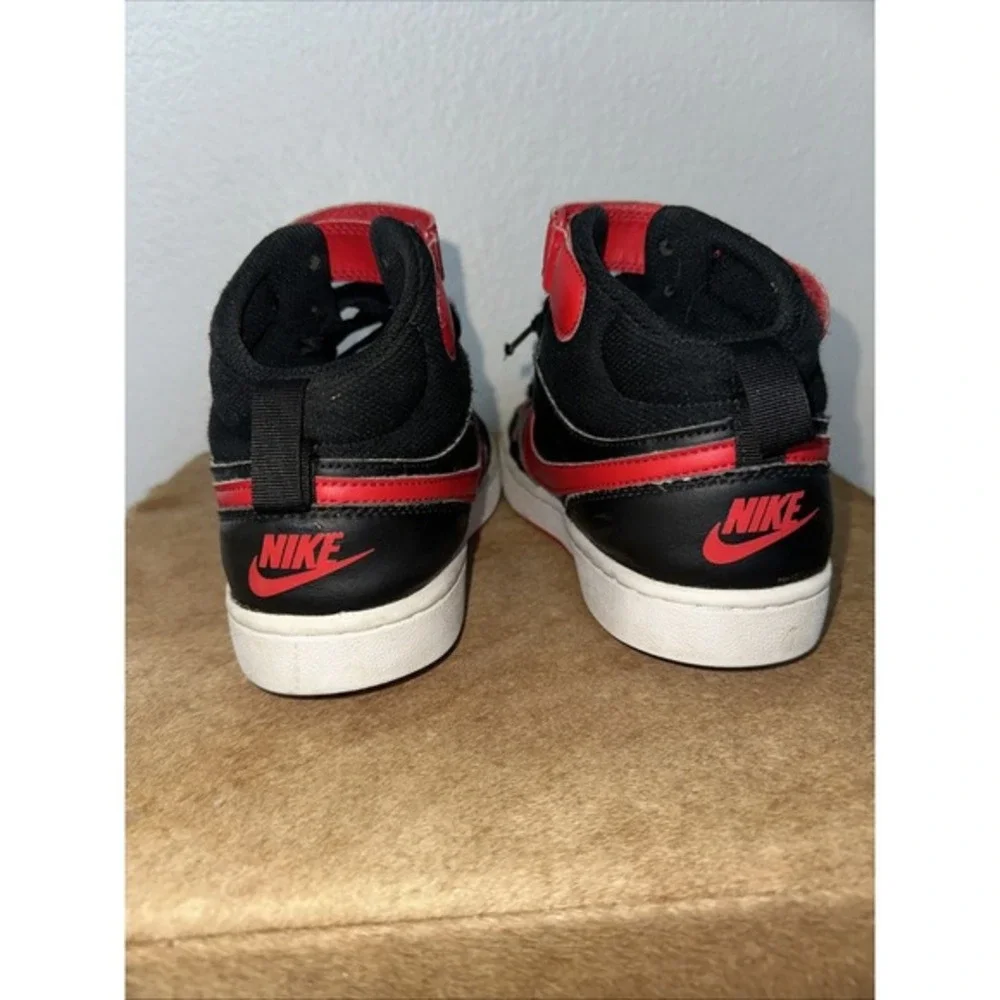 NIKE Kids‎ COURT BOROUGH Mid 2 BLACK/RED/WHITE Leather BASKETBALL SNEAKERS 6.5